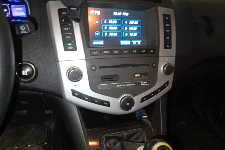 Used BYD S6 2014 1.5TI Manual Luxury 5-Seater Audio And AC Panel
