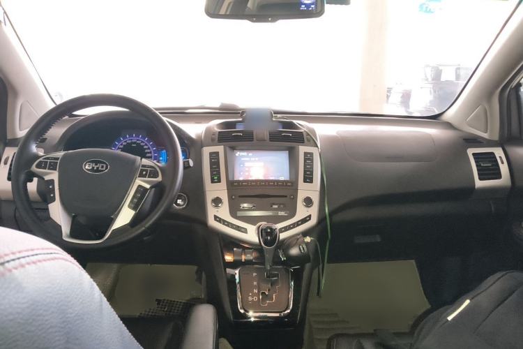 Used BYD S6 2014 2.4L Automatic Prestige 5-Seater Center Console