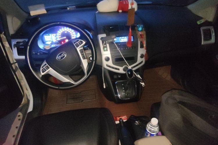Used BYD S6 2014 2.4L Automatic Luxury Version 5 Seats Center Console