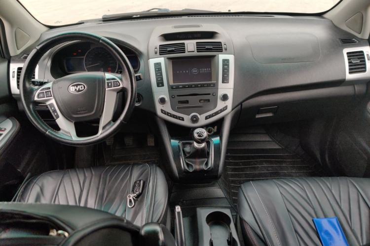 Used BYD S6 2014 1.5TI Manual Luxury 5-Seater Center Console