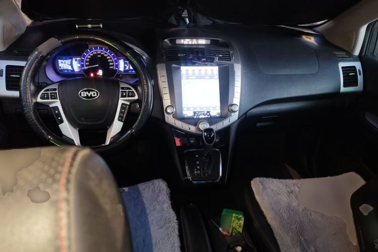 Used BYD S6 2014 2.4L Automatic Prestige 5-Seater Center Console