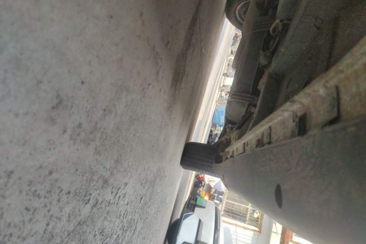 Used BYD S6 2014 2.0L Manual Luxury 5-Seater Chassis Front Left