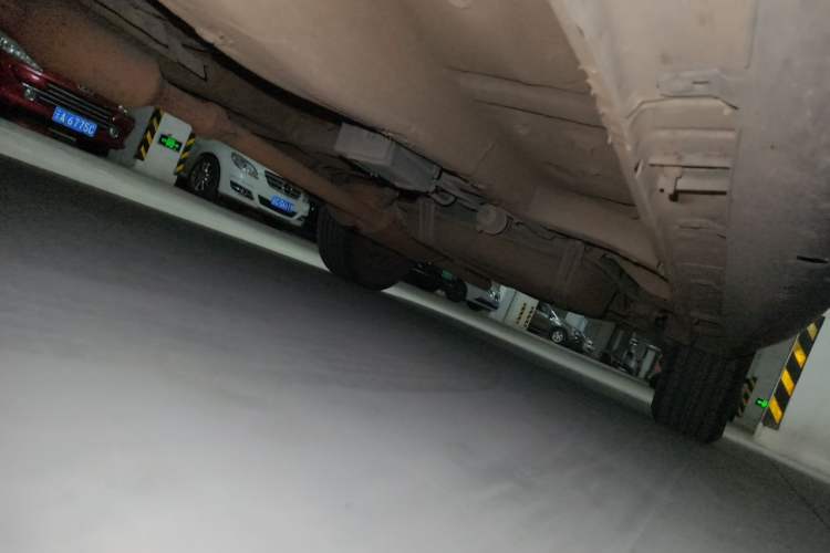 Used BYD S6 2014 2.0L Manual Luxury 5-Seater Chassis Front Left