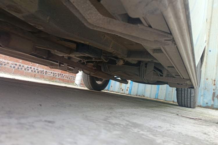 Used BYD S6 2014 2.0L Manual Luxury 5-Seater Chassis Front Left