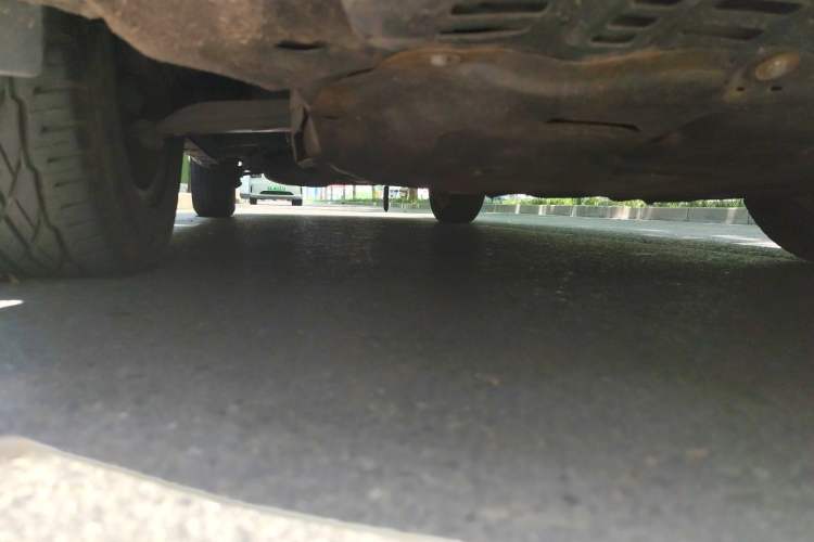 Used BYD S6 2014 2.4L Automatic Prestige 5-Seater Chassis Front Right
