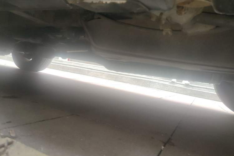 Used BYD S6 2014 2.4L Automatic Prestige 5-Seater Chassis Front Right