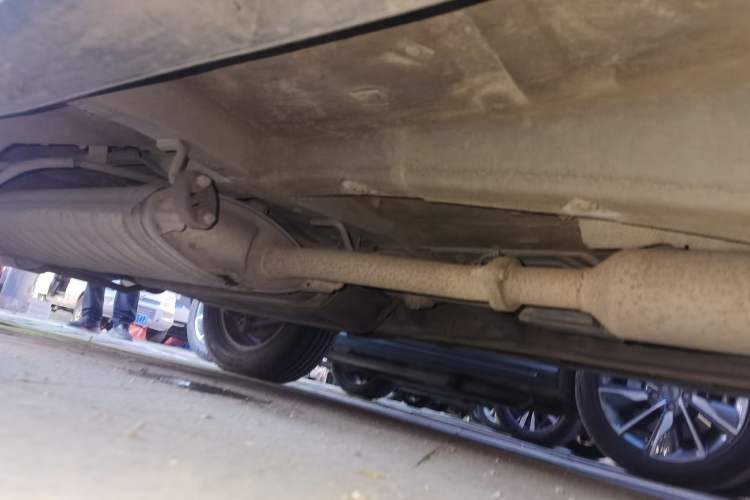 Used BYD S6 2014 2.4L Automatic Prestige 5-Seater Chassis Front Right