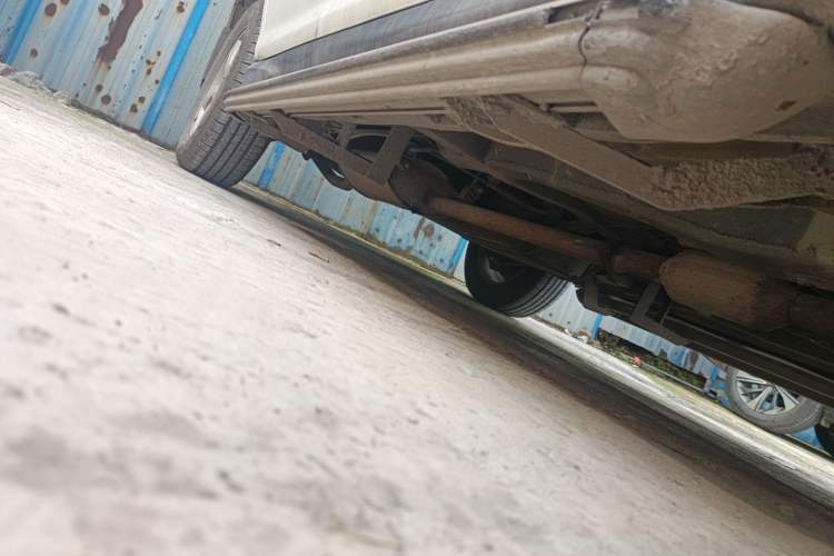 Used BYD S6 2014 2.0L Manual Luxury 5-Seater Chassis Front Right