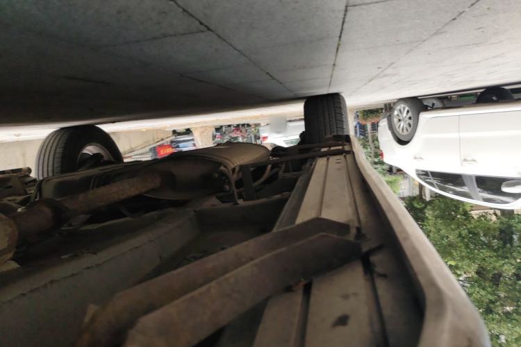 Used BYD S6 2014 2.4L Automatic Prestige 5-Seater Chassis Front Right