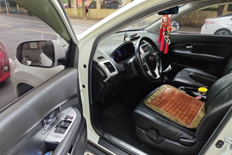 Used BYD S6 2014 2.0L Manual Luxury 5-Seater Driver Seat