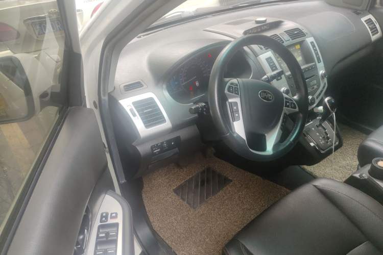 Used BYD S6 2014 2.4L Automatic Prestige 5-Seater Driver Seat