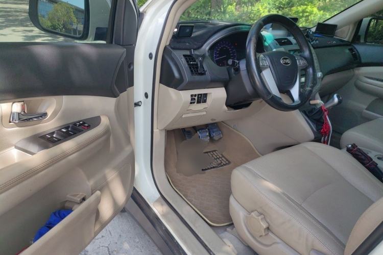 Used BYD S6 2014 2.0L Manual Luxury 5-Seater Driver Seat