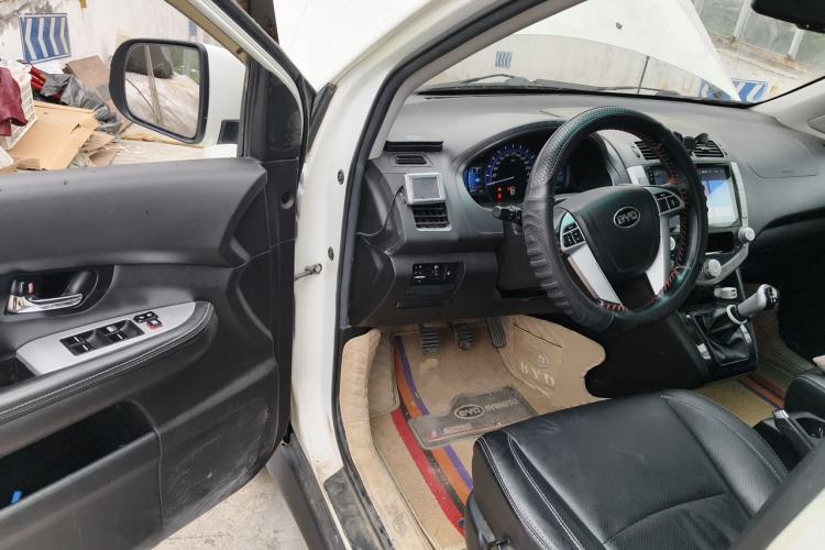 Used BYD S6 2014 2.0L Manual Luxury 5-Seater Driver Seat