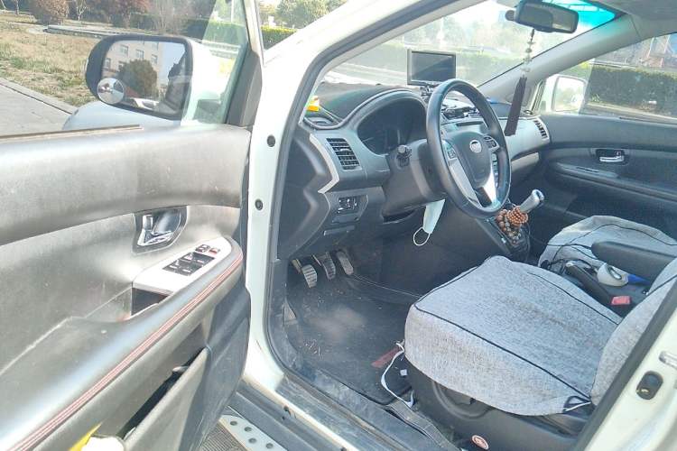 Used BYD S6 2014 2.0L Manual Luxury 5-Seater Driver Seat
