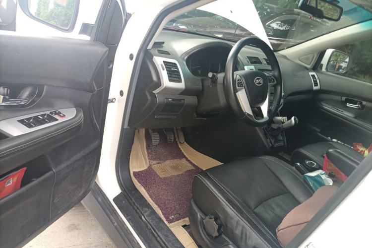 Used BYD S6 2014 2.0L Manual Luxury 5-Seater Driver Seat