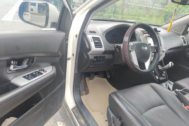 Used BYD S6 2014 2.0L Manual Luxury 5-Seater Driver Seat