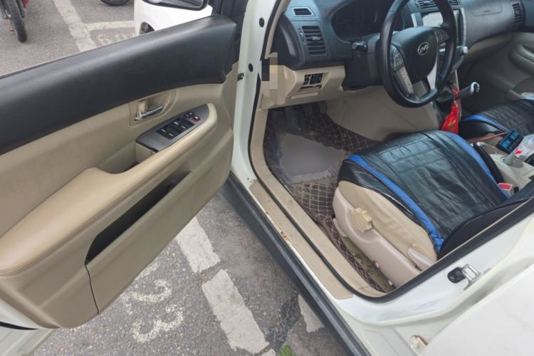 Used BYD S6 2014 2.0L Manual Luxury 5-Seater Driver Seat