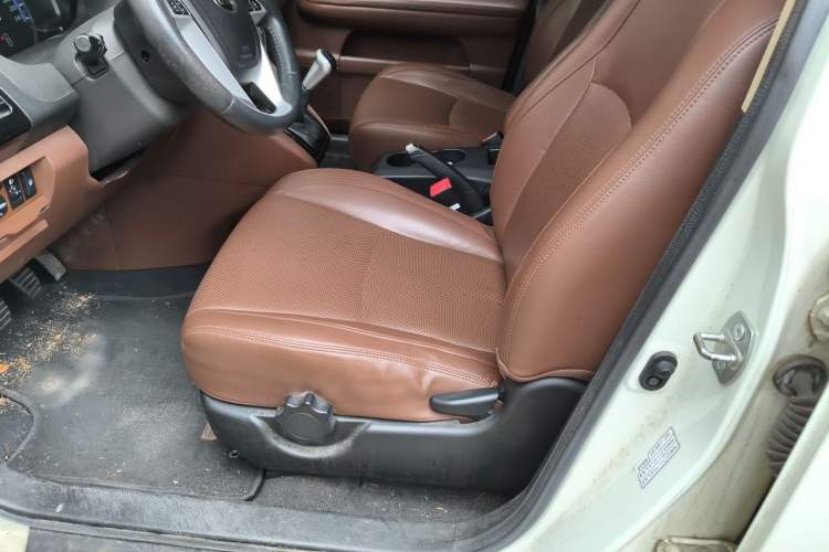 Used BYD S6 2014 2.0L Manual Luxury 5-Seater Driver Seat