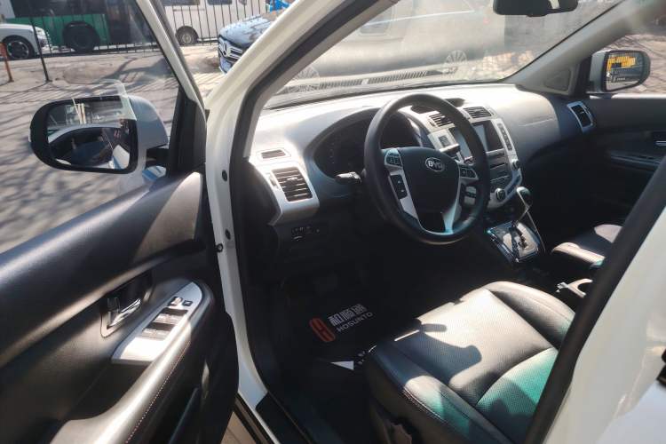 Used BYD S6 2014 2.4L Automatic Prestige 5-Seater Driver Seat