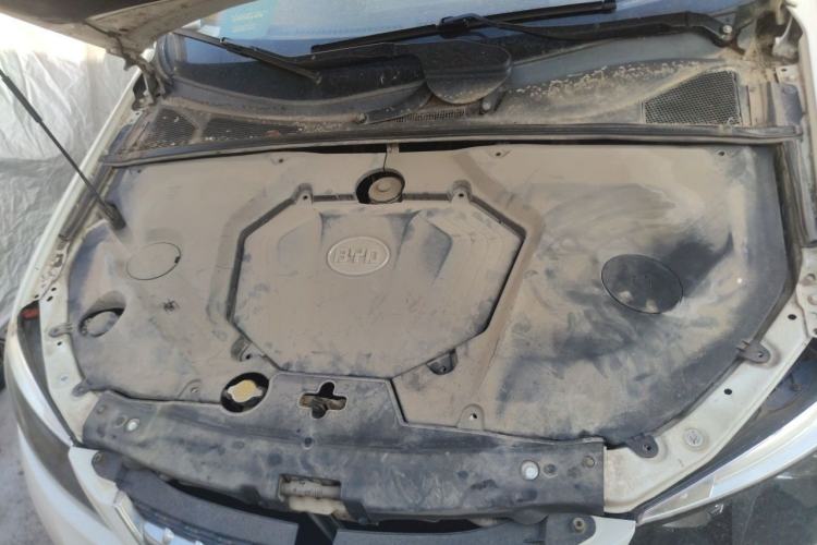 Used BYD S6 2014 2.0L Manual Luxury 5-Seater Engine Bay