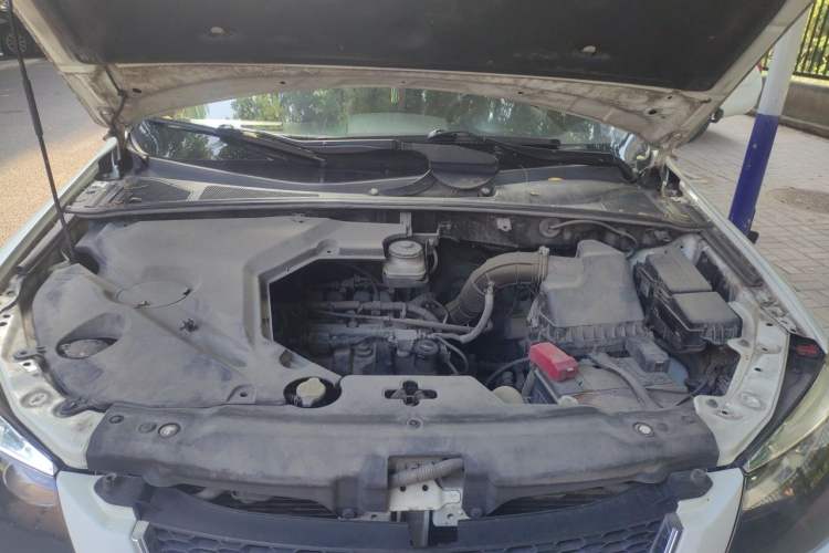 Used BYD S6 2014 2.0L Manual Luxury 5-Seater Engine Bay