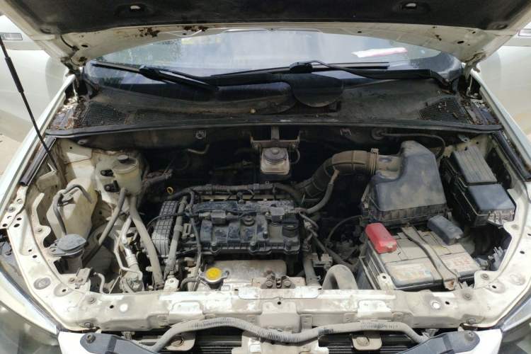 Used BYD S6 2014 2.0L Manual Luxury 5-Seater Engine Bay