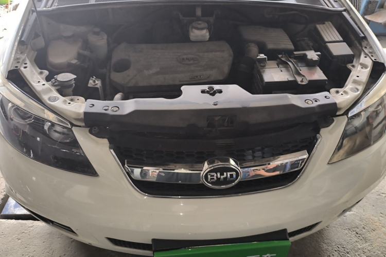 Used BYD S6 2014 1.5TI Manual Flagship Model 5 Seats Engine Bay