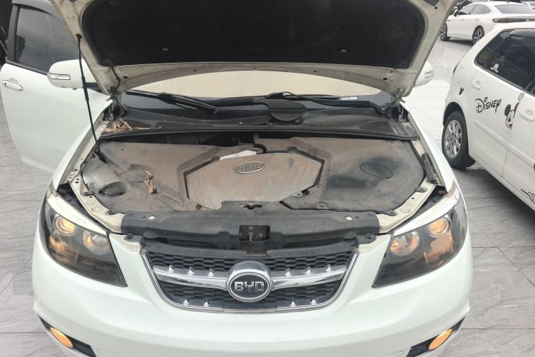 Used BYD S6 2014 2.4L Automatic Prestige 5-Seater Engine Bay