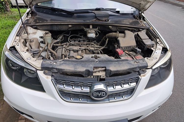 Used BYD S6 2014 2.0L Manual Luxury 5-Seater Engine Bay