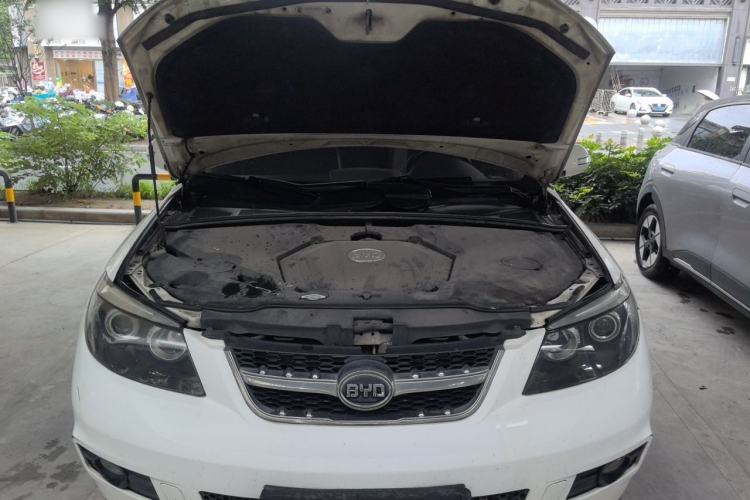Used BYD S6 2014 2.0L Manual Luxury 5-Seater Engine Bay