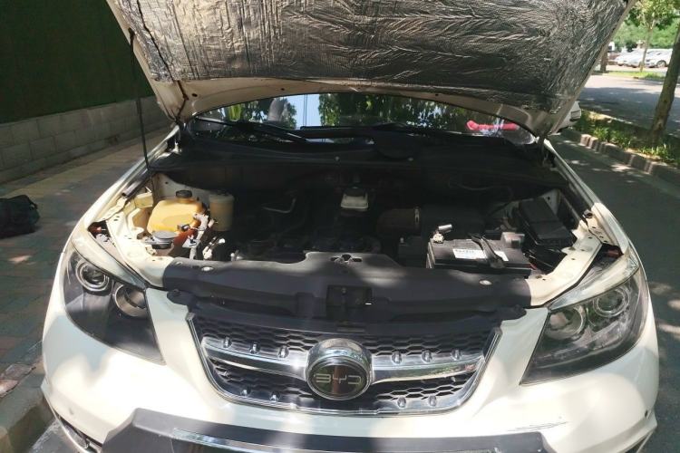 Used BYD S6 2014 2.4L Automatic Prestige 5-Seater Engine Bay