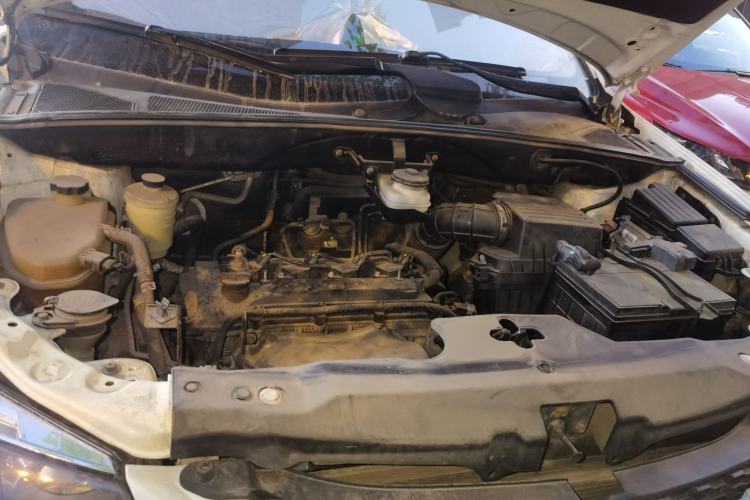 Used BYD S6 2014 2.4L Automatic Prestige 5-Seater Engine Bay