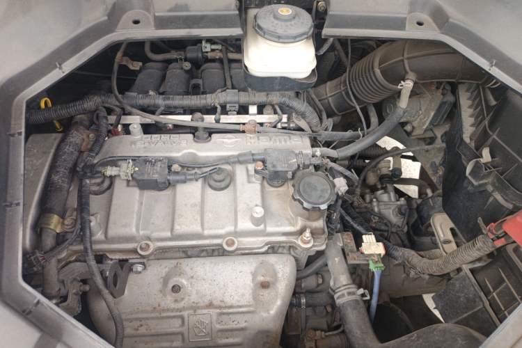 Used BYD S6 2014 2.0L Manual Luxury 5-Seater Engine Bay