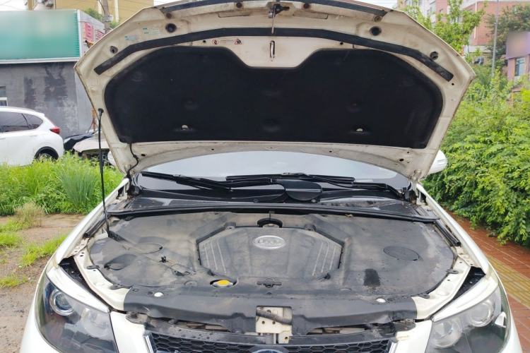 Used BYD S6 2014 2.0L Manual Luxury 5-Seater Engine Bay