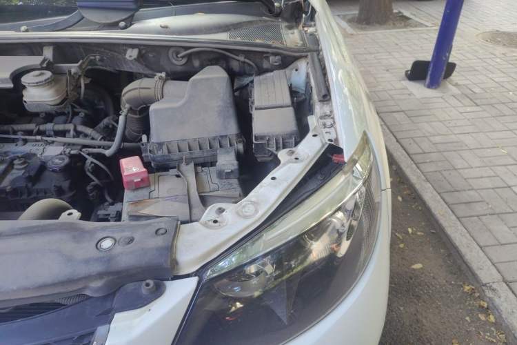 Used BYD S6 2014 2.0L Manual Luxury 5-Seater Engine Bay Left