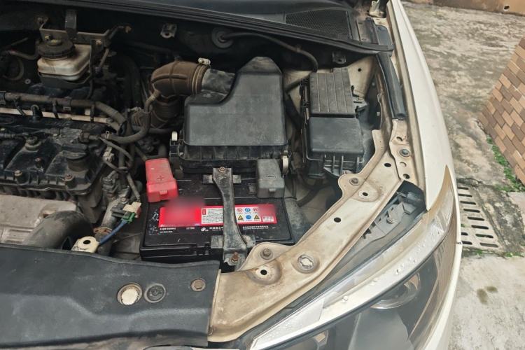 Used BYD S6 2014 2.0L Manual Luxury 5-Seater Engine Bay Left