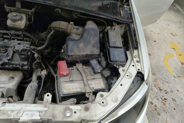 Used BYD S6 2014 2.0L Manual Luxury 5-Seater Engine Bay Left