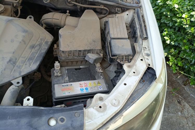 Used BYD S6 2014 2.0L Manual Luxury 5-Seater Engine Bay Left
