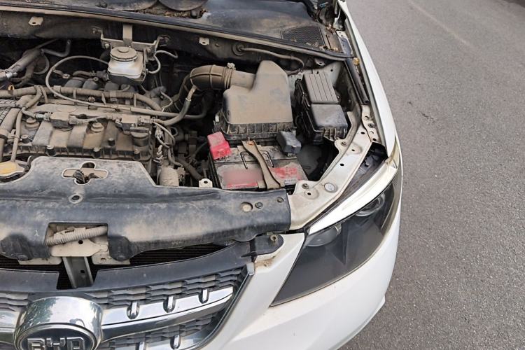 Used BYD S6 2014 2.0L Manual Luxury 5-Seater Engine Bay Left