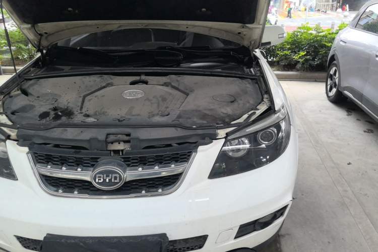 Used BYD S6 2014 2.0L Manual Luxury 5-Seater Engine Bay Left