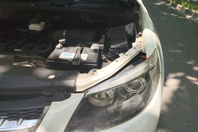 Used BYD S6 2014 2.4L Automatic Prestige 5-Seater Engine Bay Left
