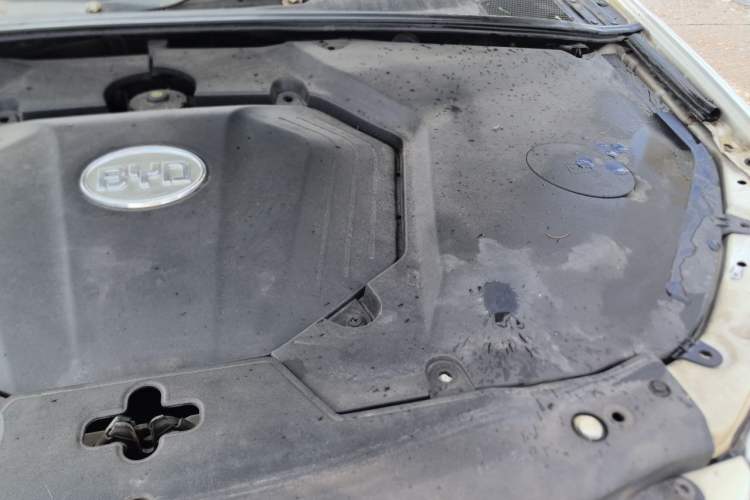 Used BYD S6 2014 2.0L Manual Luxury 5-Seater Engine Bay Left