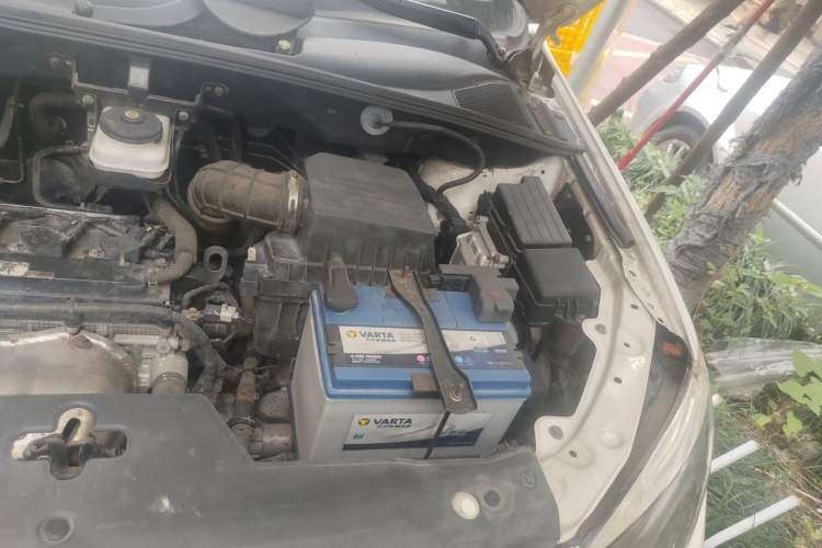 Used BYD S6 2014 2.4L Automatic Prestige 5-Seater Engine Bay Left