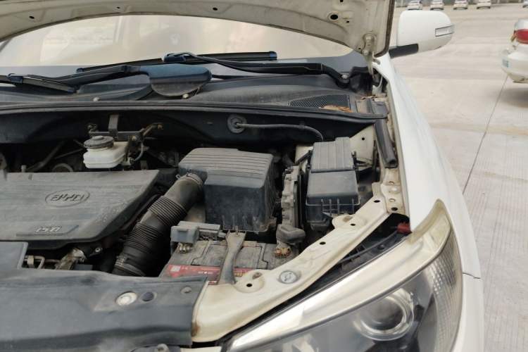 Used BYD S6 2014 1.5TI Manual Luxury 5-Seater Engine Bay Left