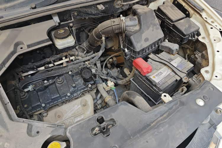 Used BYD S6 2014 2.0L Manual Luxury 5-Seater Engine Bay Left