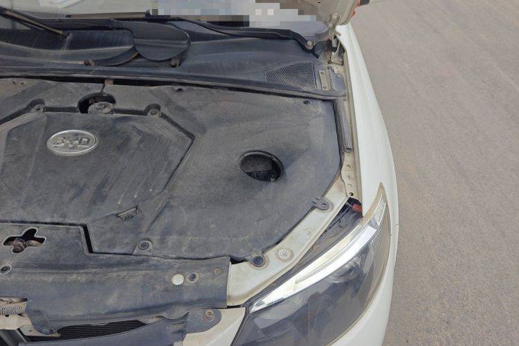Used BYD S6 2014 2.0L Manual Luxury 5-Seater Engine Bay Left