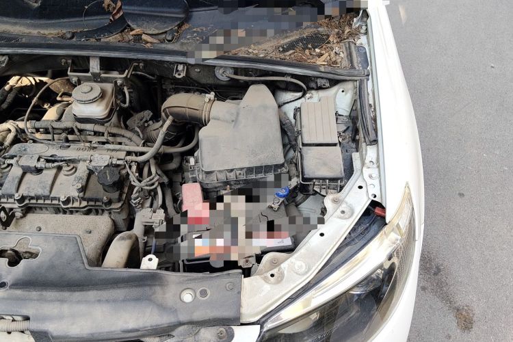 Used BYD S6 2014 2.0L Manual Luxury 5-Seater Engine Bay Left