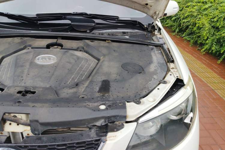 Used BYD S6 2014 2.0L Manual Luxury 5-Seater Engine Bay Left