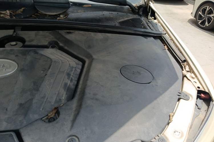 Used BYD S6 2014 2.0L Manual Luxury 5-Seater Engine Bay Left