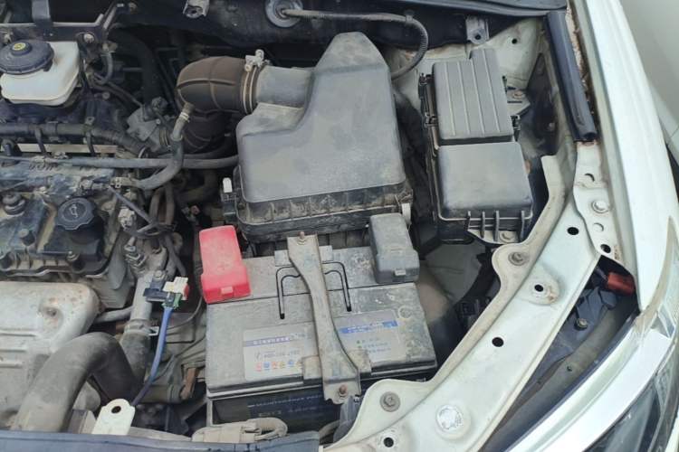 Used BYD S6 2014 2.0L Manual Luxury 5-Seater Engine Bay Left